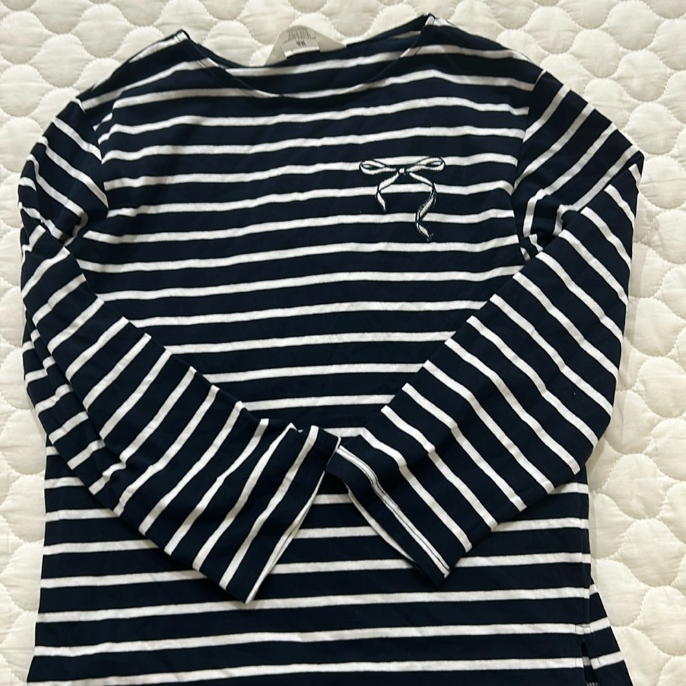 Girls H&M navy shirt 8-10